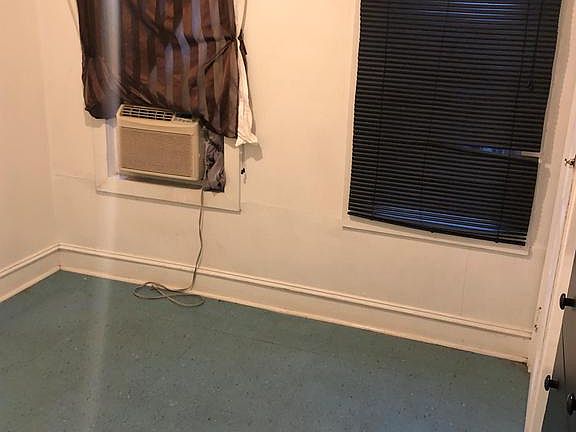 4th image of 3944 N Darien St