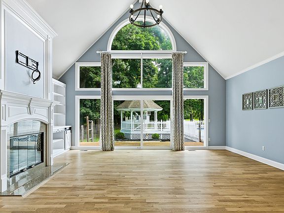 5th image of 5058 Windland Dr