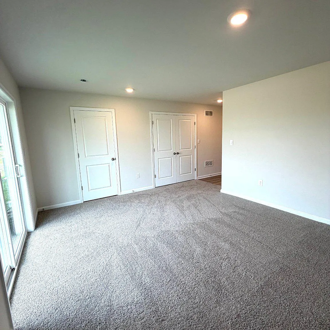 3 bed, 4.0 bath, 1962 sqft, $2,980 — Photo 4