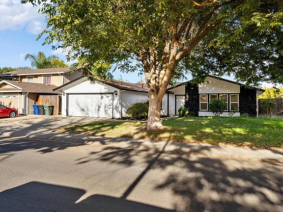 4th image of 3704 Kona Oak Dr
