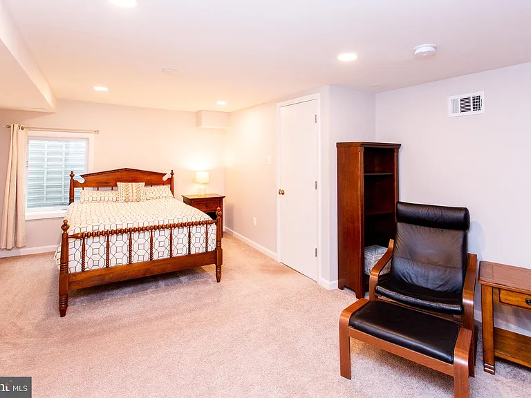 3163 Patrick Henry Dr — Photo 14