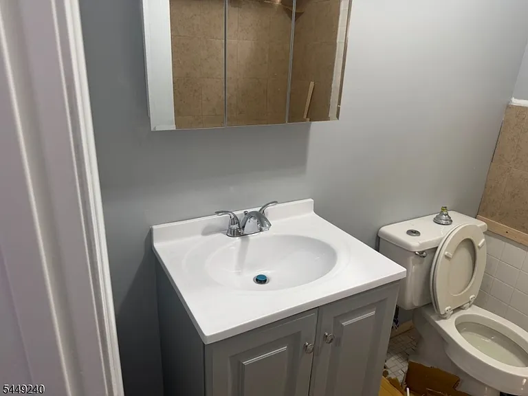 324 Claremont Ave — Photo 5