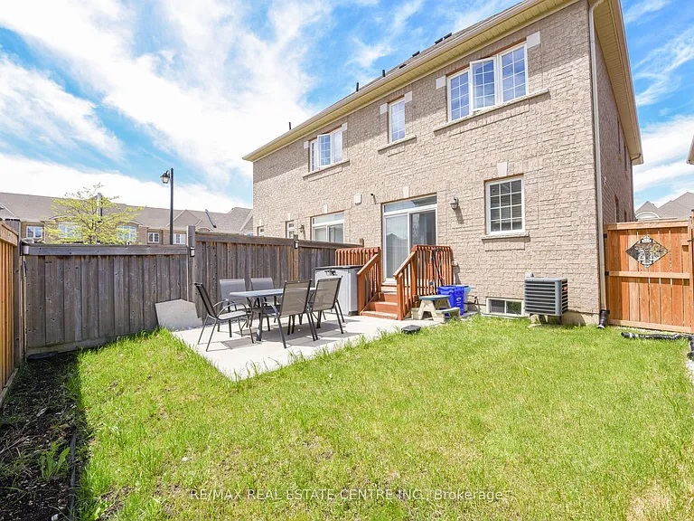 682 Megson Ter — Photo 32