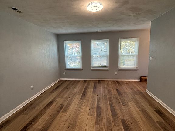 3rd image of 6009 Embassy Row Dr