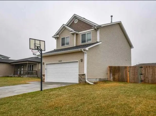 305 W 9th St, Hickman, NE 68372