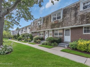 3140 Wilshire Ln, Oakdale, NY 11769