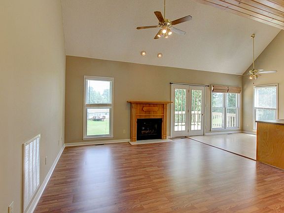 4th image of 3387 Brownsville Rd