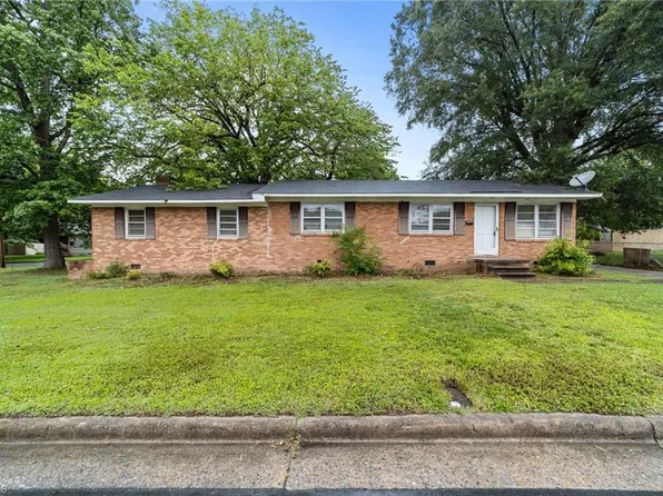 1402 Tarleton Ave, Burlington, NC 27215