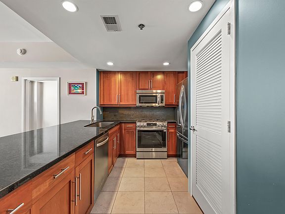 5th image of 800 Jackson St APT 707