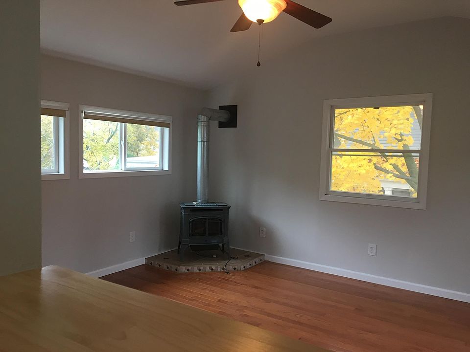 1st image of 464 Glen St