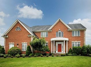 8181 Melissa Renee Ct, Williamsville, NY 14221