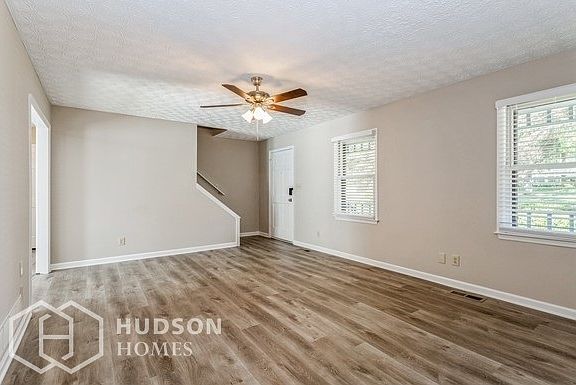 4th image of 2650 Green Meadow Ln NE
