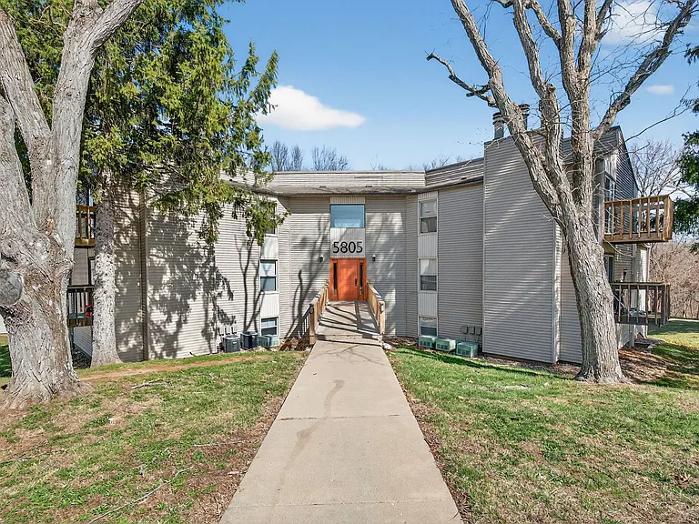Woodhue Apartments — Photo 36