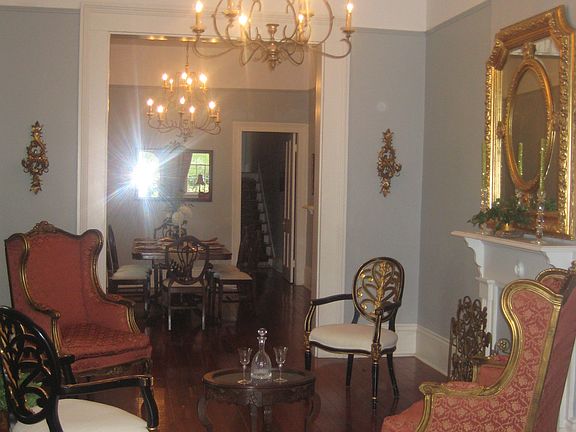 CONVERSATION/LIVING ROOM