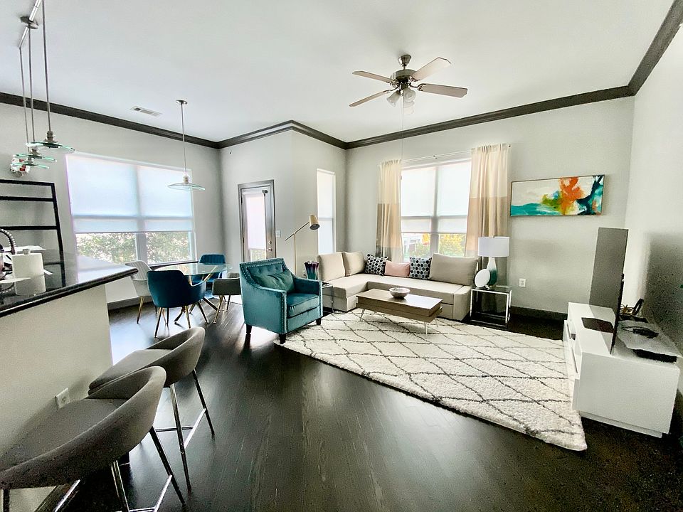 Beautiful, vibrant sunshine from all angles! Open floor plan with plenty of space