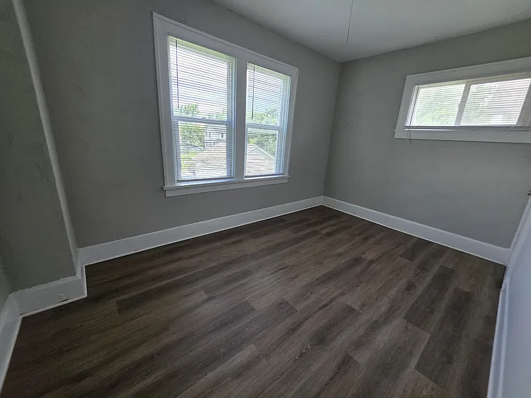 826 Leona Ave — Photo 19