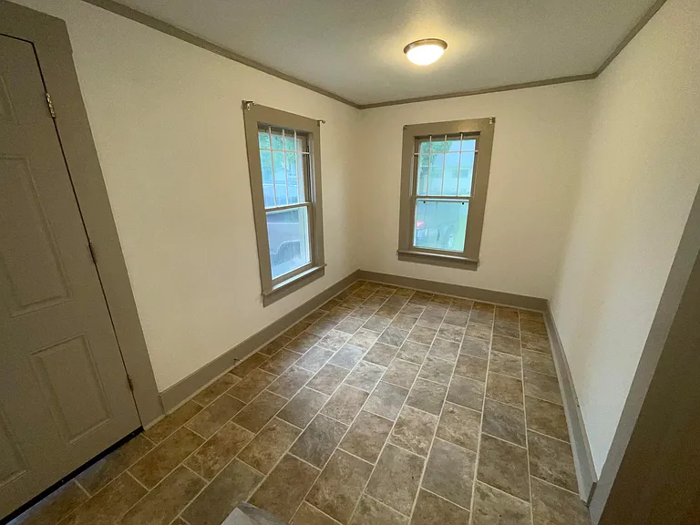 309 S West St — Photo 9