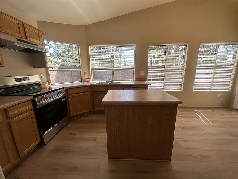 339 N Ocean Dr — Photo 15