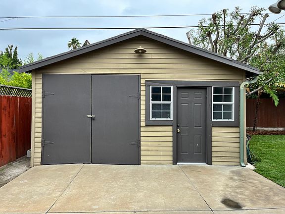 5th image of 235 N Wilton Pl