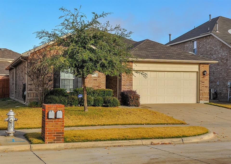 1st image of 807 Bastrop Dr