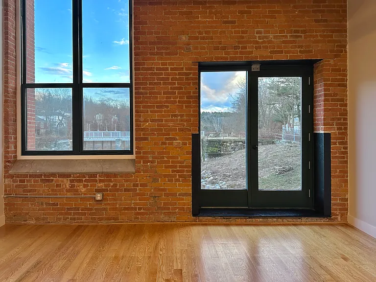 1665 Main Street — Photo 44