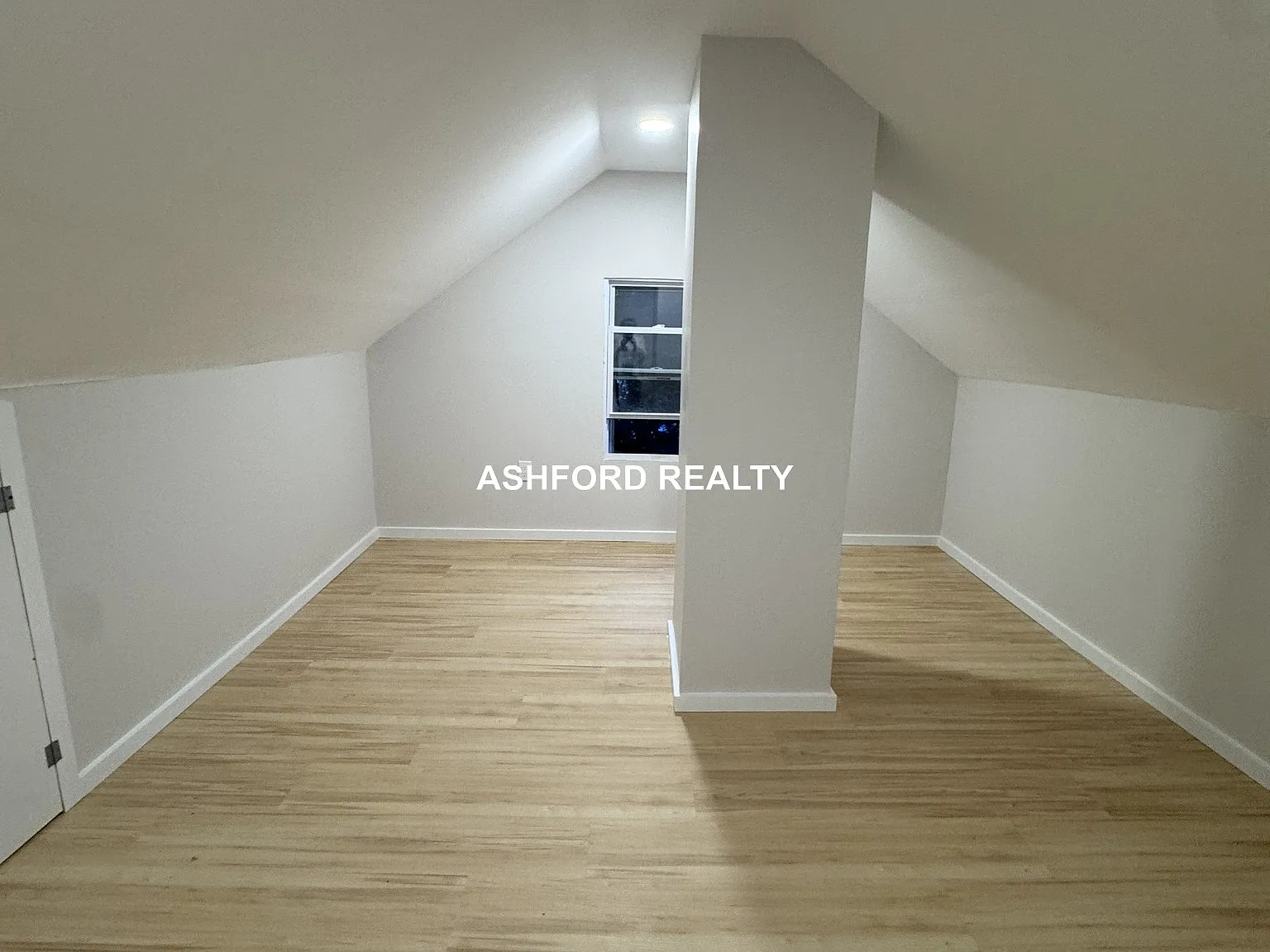 2 bed, 1.0 bath, $3,000 — Photo 3