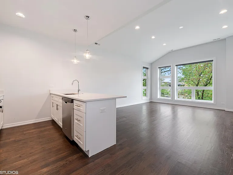 4943 S Saint Lawrence Ave #3 — Photo 5