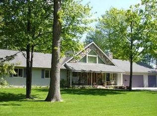 44 W Cove Rd, Sanford, MI 48657