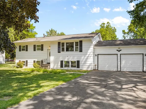 22 Watch Hill Dr, Rochester, NY 14624