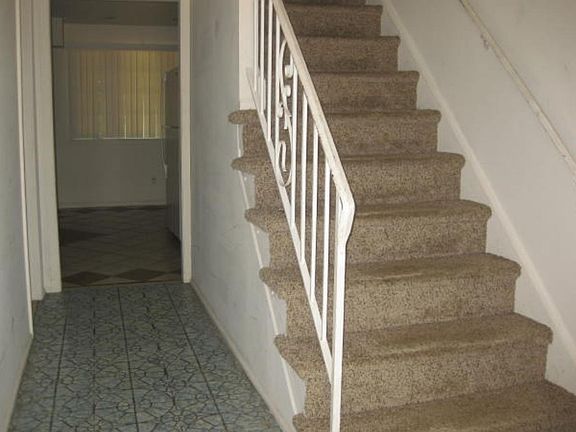 2nd image of 419 Camelot Dr