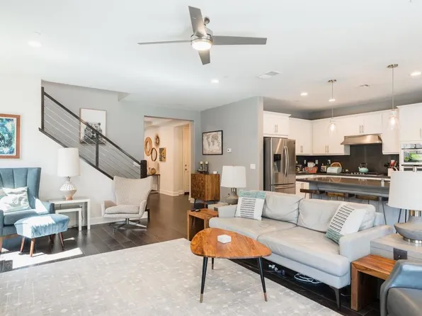 123 Flores Ln, Vista, CA 92083