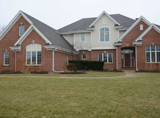 N61W28949 Parkside Pl, Hartland, WI 53029
