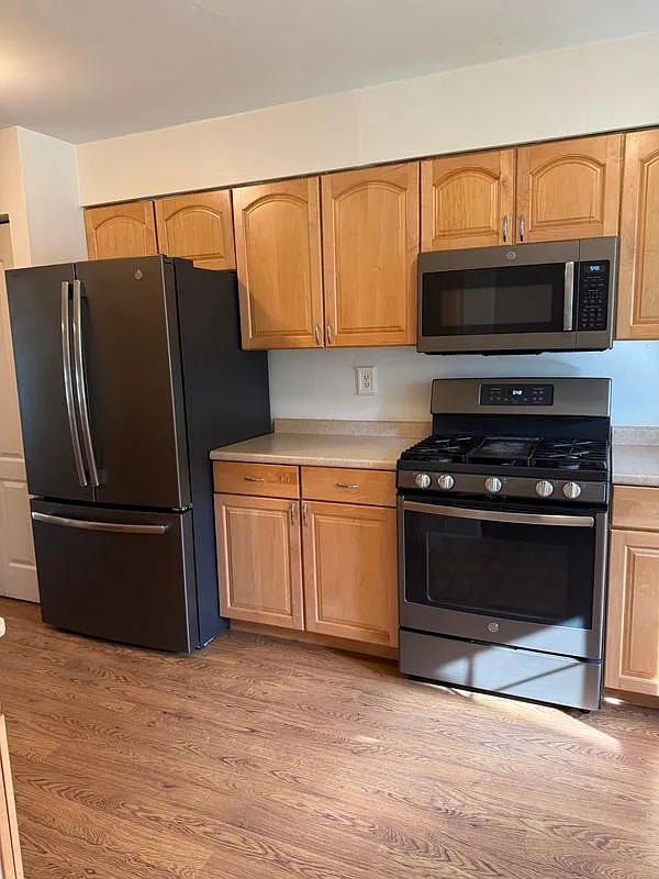 3 bed, 2.5 bath, 1476 sqft, $2,650 — Photo 4
