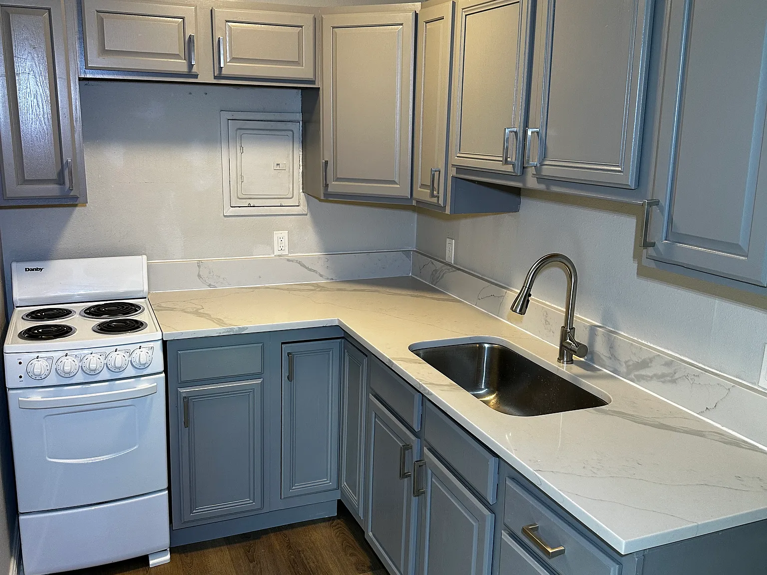 2 bed, 750 sqft, $1,995 — Photo 3