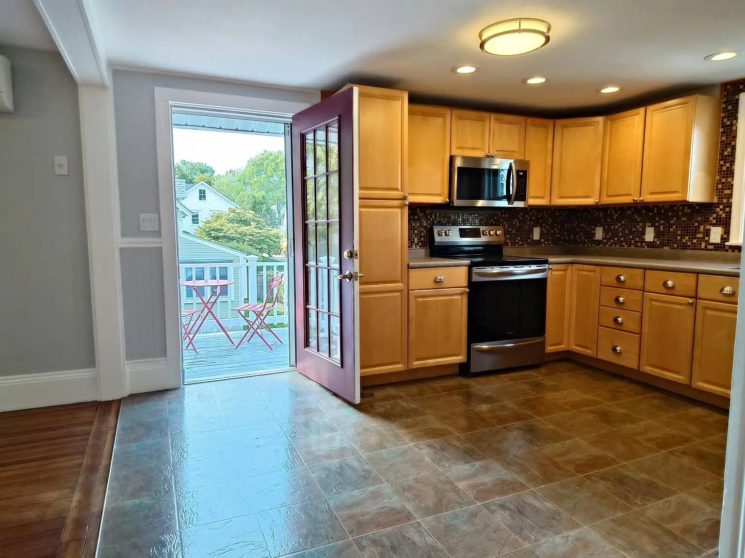 3 bed, 1.5 bath, 1150 sqft, $4,000 — Photo 2