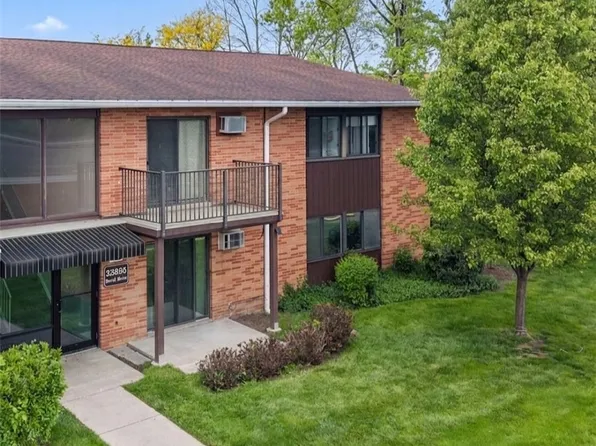 23885 David Dr Unit 215, North Olmsted, OH 44070