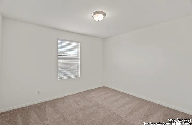 5 bed, 3.0 bath, $2,400 — Photo 3