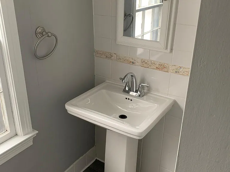 310 W Delaware Ave — Photo 25