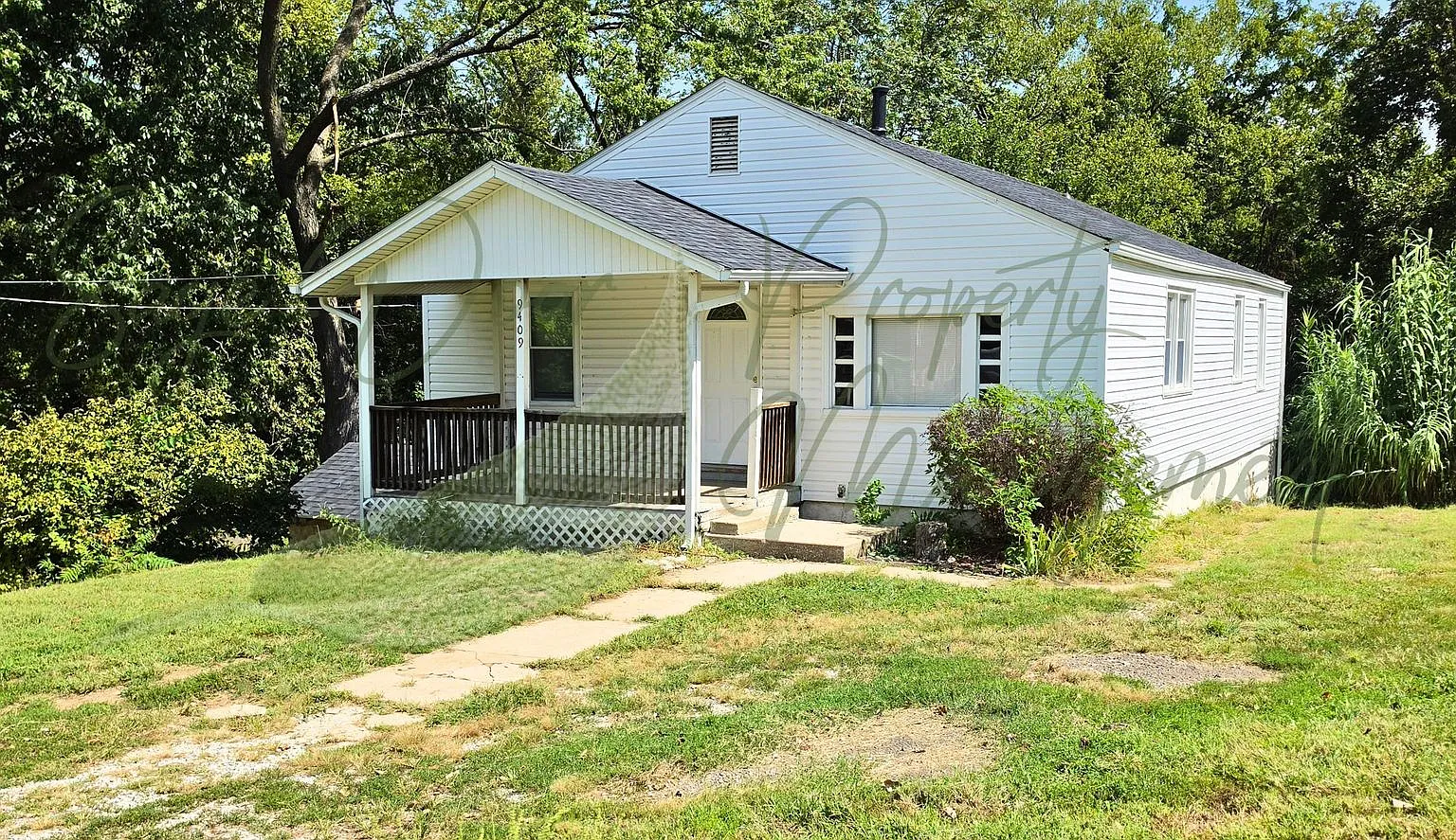 Charming 3-Bedroom In Independence — Photo 2