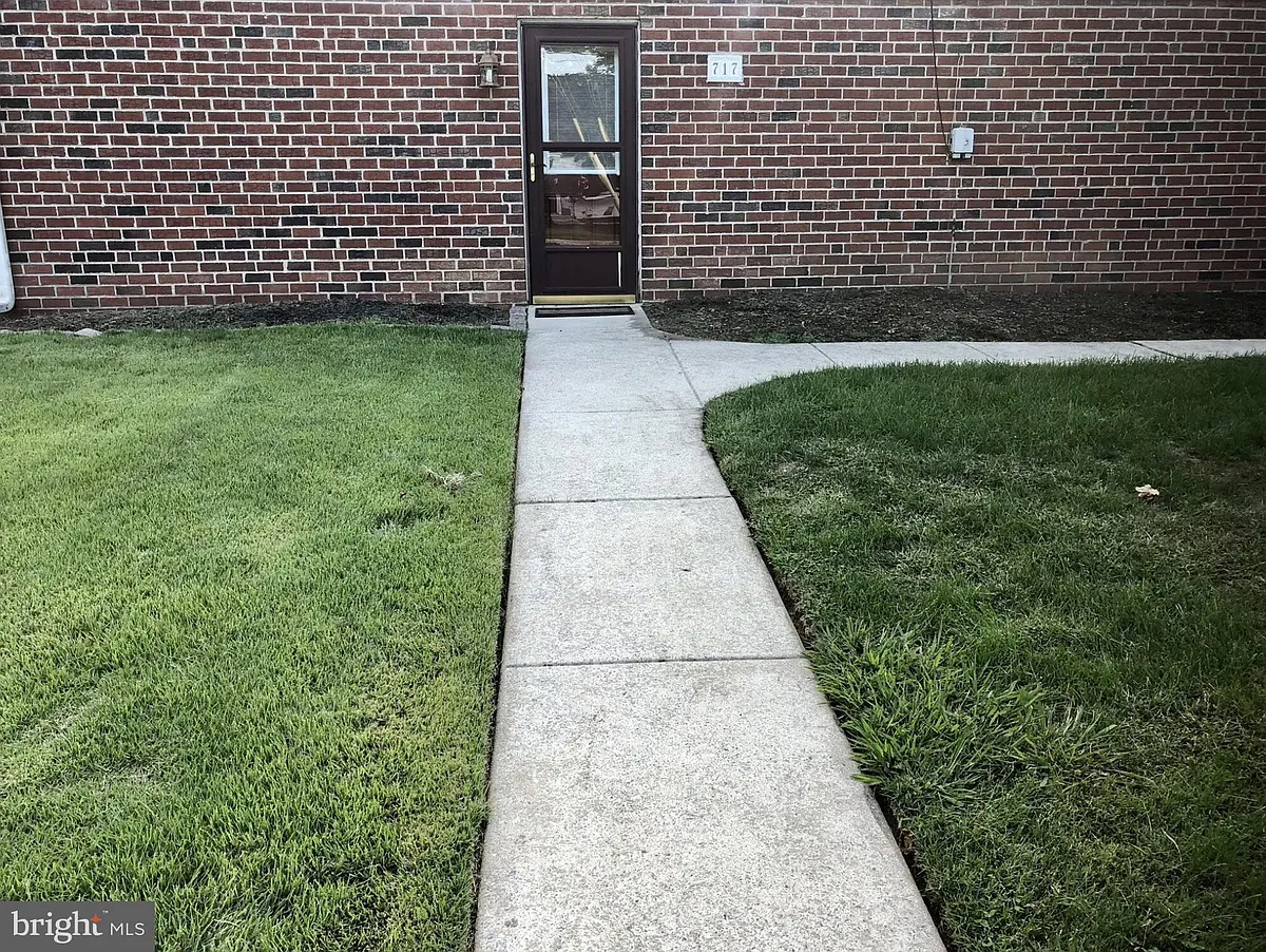 Building Photo - 717 Milmont Ave