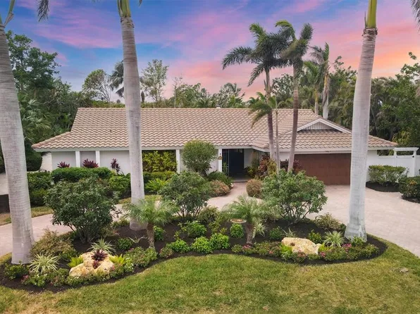 250 Robin Dr, Sarasota, FL 34236