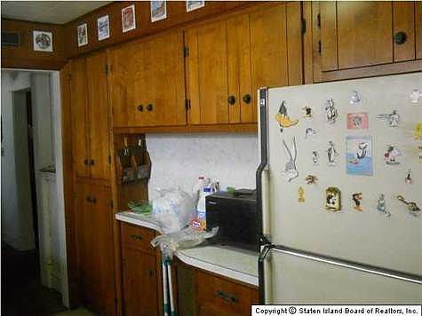 4th image of 132 Prescott Ave
