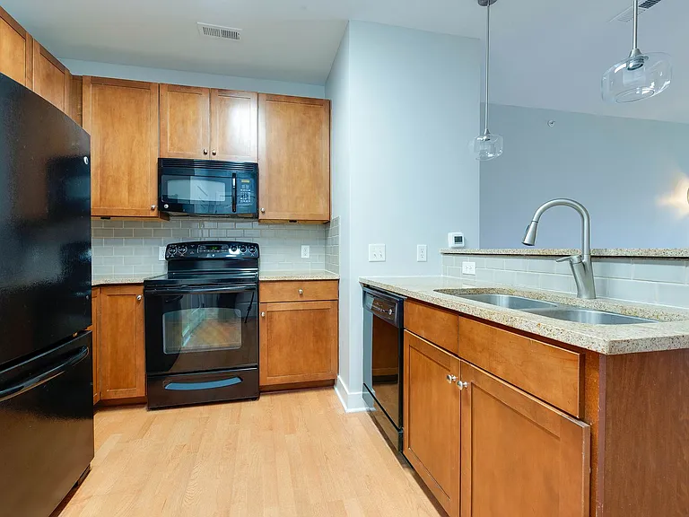 630 Calvert St #407 — Photo 7