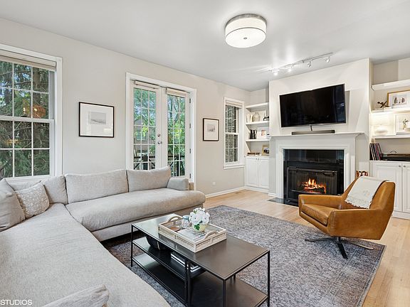 3rd image of 1048 W Lill Ave #2