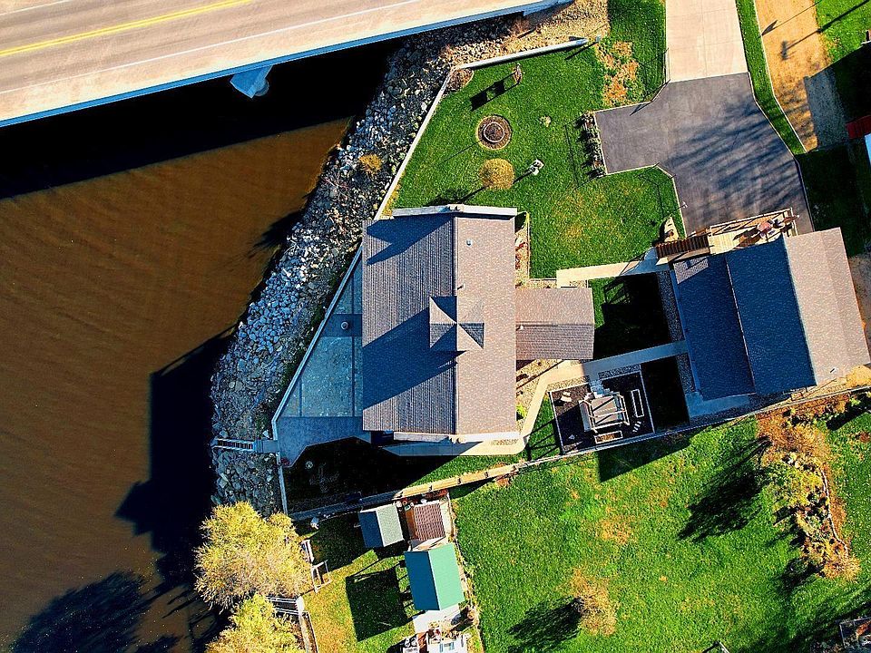 108 Broad St, Sabula, IA 52070 Zillow