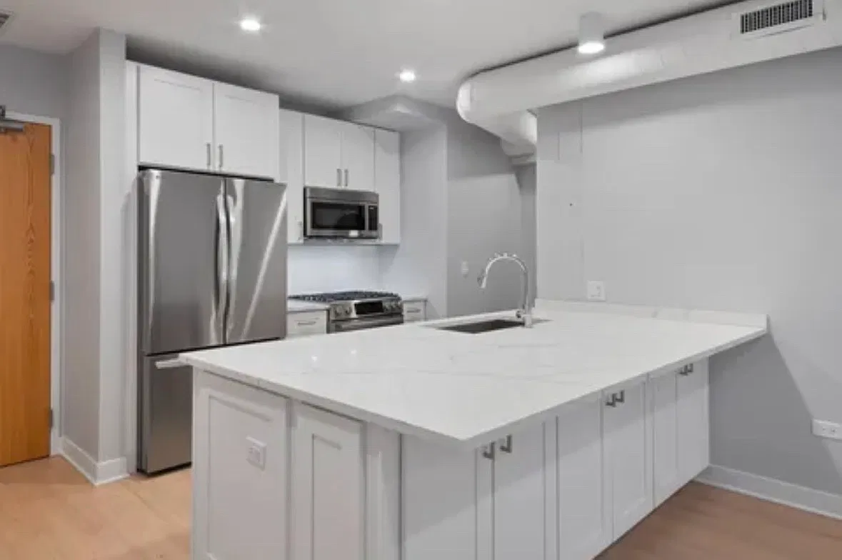 3 bed, 1250 sqft, $4,155 — Photo 2