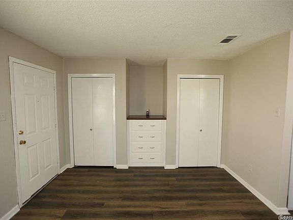 5th image of 803 N Van Buren St