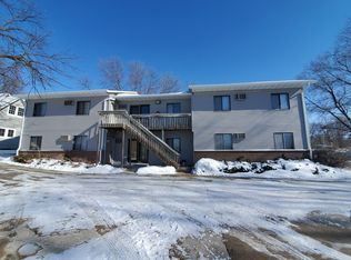 400 6th St APT 4, Nevada, IA 50201