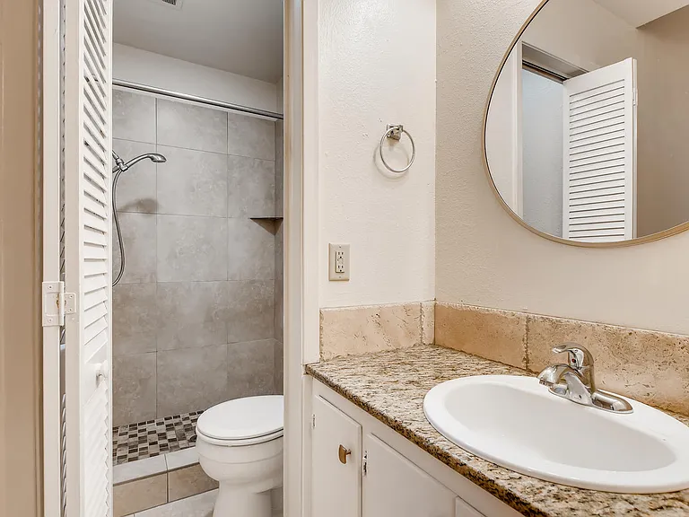 1208 Yaupon Valley Rd #A — Photo 11