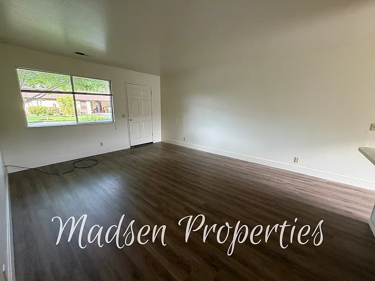 205 W Lassen Ave #12 — Photo 5